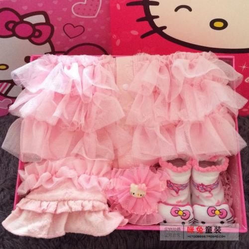 Coffret cadeau pour nouveau-né - Vêtements + Fournitures Ref 1952281