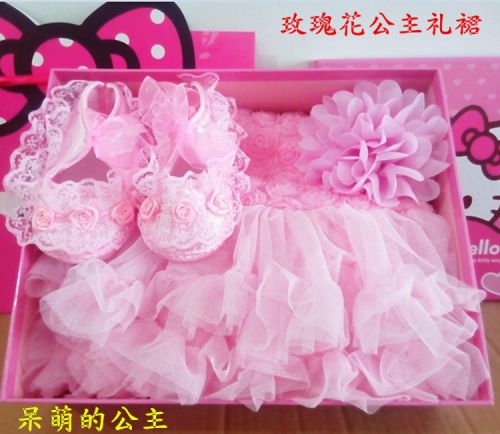 Coffret cadeau pour nouveau-né - Vêtements + Fournitures princesse Ref 1952332