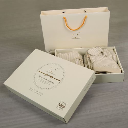 Coffret cadeau pour nouveau-né - Vêtements + Fournitures coton en biologique Ref 1952473