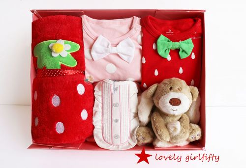 Coffret cadeau pour nouveau-né - Vêtements + Fournitures Ref 1952626