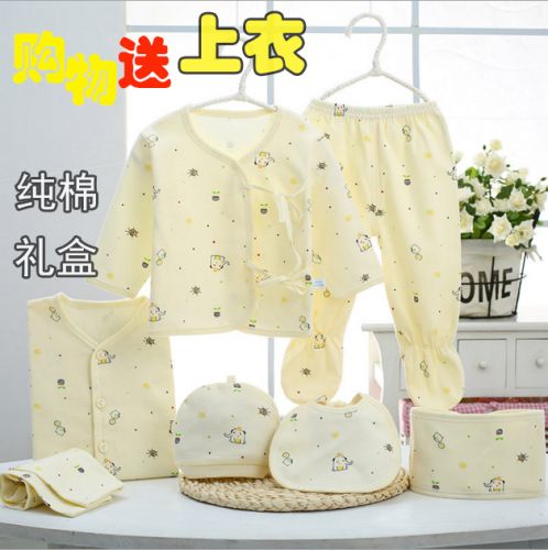 Coffret cadeau pour nouveau-né - Vêtements + Accessoires Ref 1952633