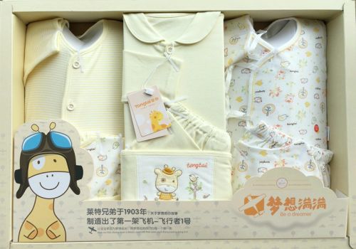 Coffret cadeau pour nouveau-né - Vêtements + Chaussures accessoires 70049/2755/70003/2720 Ref 1952832