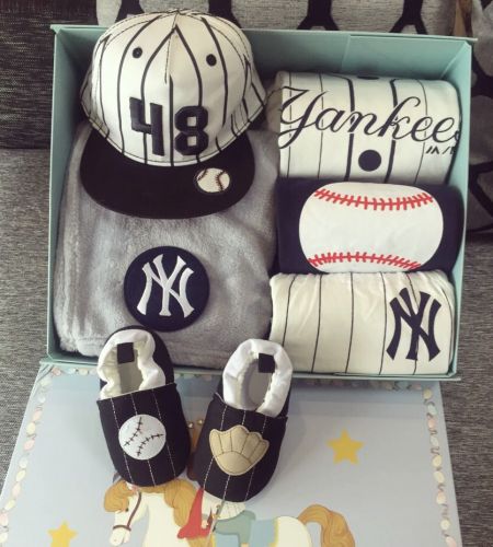 Coffret cadeau pour nouveau-né - Vêtements + Accessoires other Ref 1952844