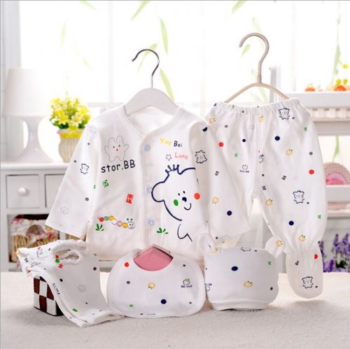 Coffret cadeau pour nouveau-né - Vêtements + Fournitures Ref 1953181