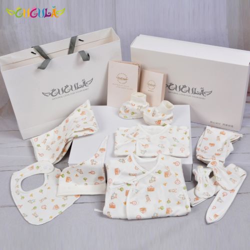 Coffret cadeau pour nouveau-né - Vêtements + Accessoires GUGULA Ref 1954167
