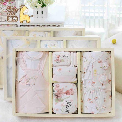 Coffret cadeau pour nouveau-né - Vêtements + Accessoires Ref 1954451