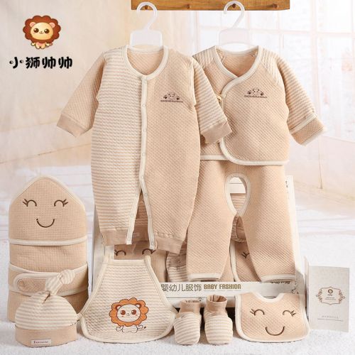 Coffret cadeau pour nouveau-né - Vêtements + Fournitures h-08 Ref 1954671