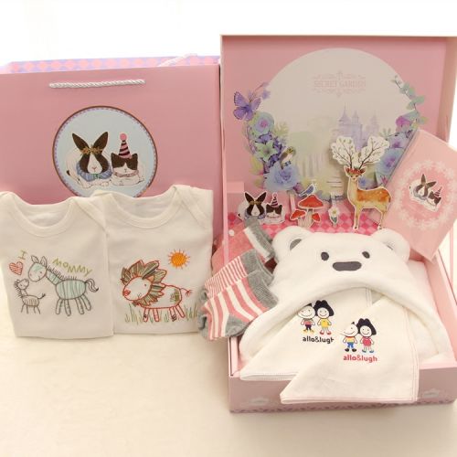 Coffret cadeau pour nouveau-né - Vêtements + Fournitures Ref 1954843