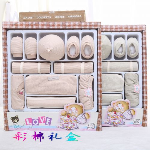 Coffret cadeau pour nouveau-né - Vêtements + Accessoires Ref 1955005