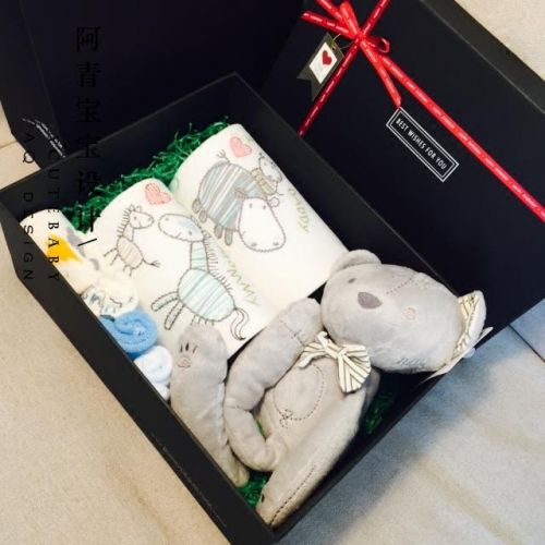Coffret cadeau pour nouveau-né - Vêtements + Accessoires Ref 1955042