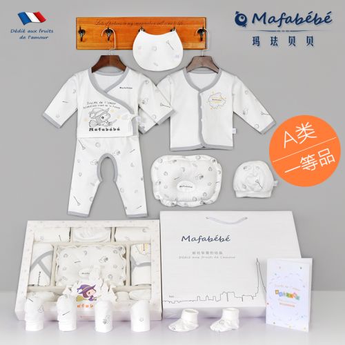 Coffret cadeau pour nouveau-né - Vêtements + Chaussures accessoires MAFABEBE Ref 1955183