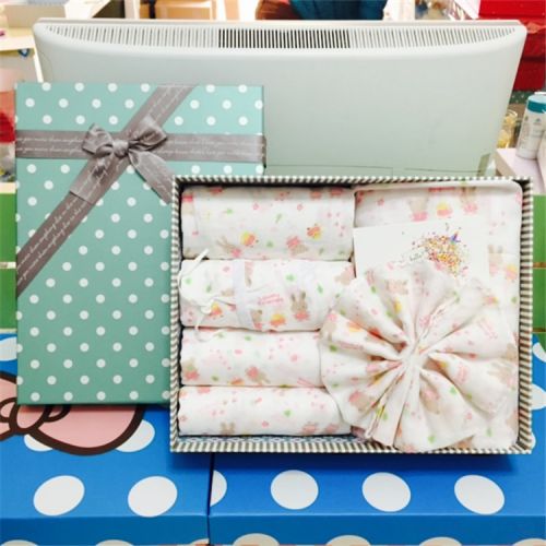 Coffret cadeau pour nouveau-né - Vêtements + Fournitures Ref 1955557