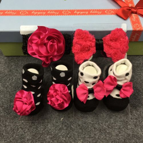 Coffret cadeau pour nouveau-né - Kit d'accessoires LUVABLE FRINDS Ref 1955694