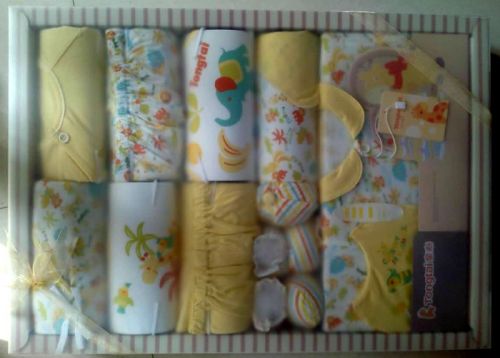 Coffret cadeau pour nouveau-né - Vêtements + Fournitures Ref 1955716