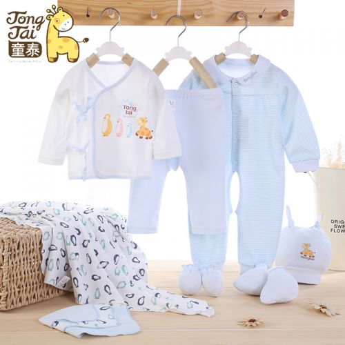 Coffret cadeau pour nouveau-né - Vêtements + Accessoires L70048 Ref 1955737