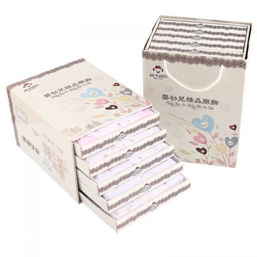 Coffret cadeau pour nouveau-né - Vêtements + Fournitures BANJVALL A319 Ref 1955779