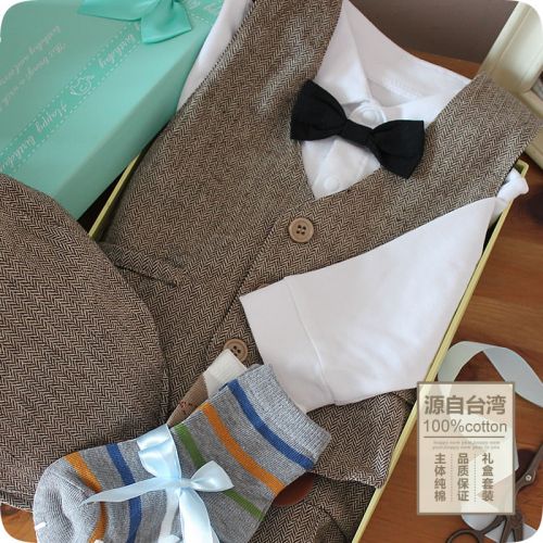 Coffret cadeau pour nouveau-né - Vêtements + Fournitures Ref 1955783