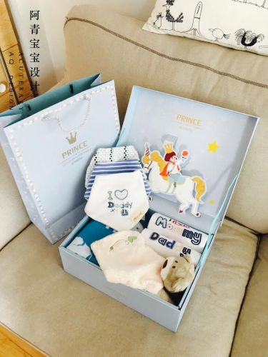 Coffret cadeau pour nouveau-né - Vêtements + Fournitures Ref 1955855