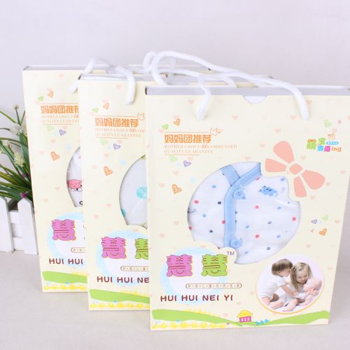 Coffret cadeau pour nouveau-né - Vêtements + Accessoires Ref 1955898