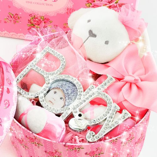 Coffret cadeau pour nouveau-né - Kit d'accessoires Y1001 Ref 1956436