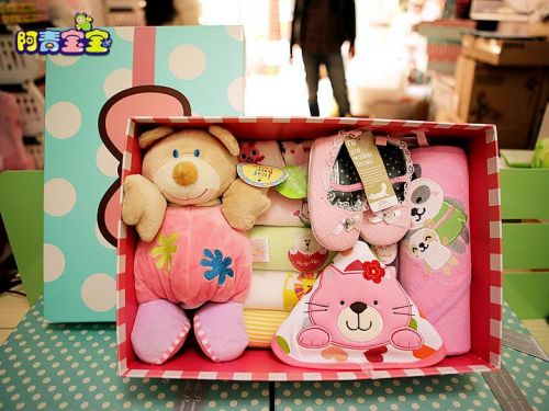 Coffret cadeau pour nouveau-né - Vêtements + Accessoires Ref 1956553