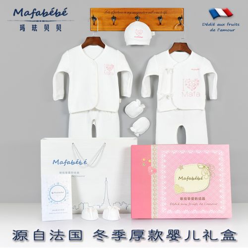 Coffret cadeau pour nouveau-né - Vêtements + Chaussures accessoires MAFABEBE Ref 1956609