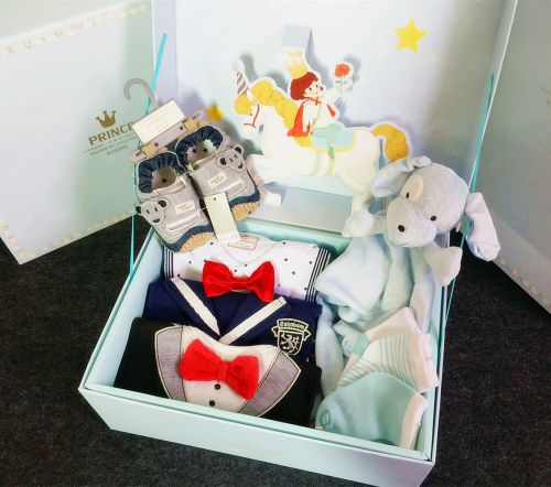 Coffret cadeau pour nouveau-né - Vêtements + Chaussures Accessoires A-50 Ref 1956611