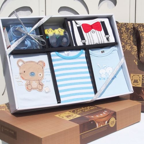 Coffret cadeau pour nouveau-né - Vêtements + Chaussures A4844 Ref 1956781