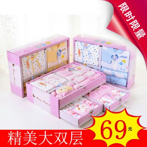 Coffret cadeau pour nouveau-né - Vêtements + Accessoires Une classe de produits bébés Ref 1956887