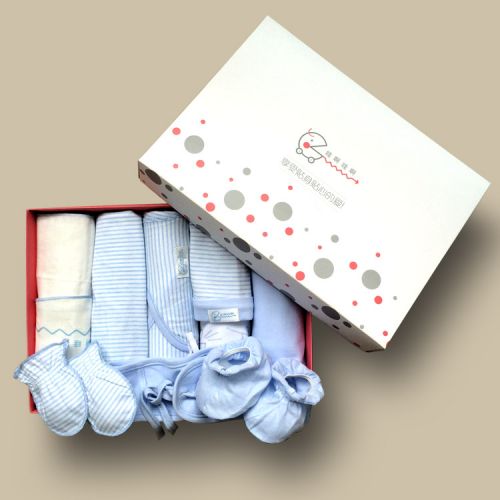 Coffret cadeau pour nouveau-né - Vêtements + Fournitures Ref 1957512
