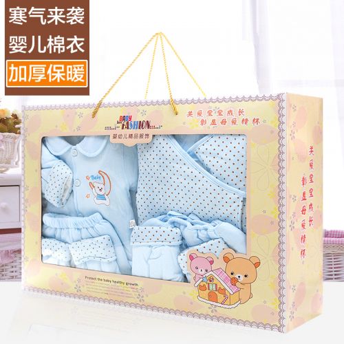 Coffret cadeau pour nouveau-né - Vêtements + Fournitures Ref 1959120