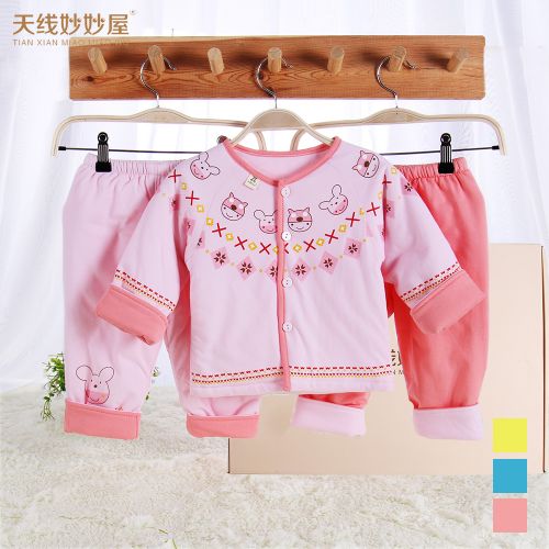 Coffret cadeau pour nouveau-né - vêtements XZMM8302 Ref 1959205