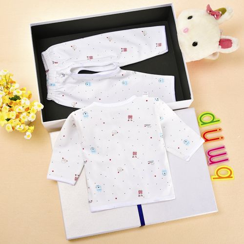 Coffret cadeau pour nouveau-né - vêtements Ref 1960109