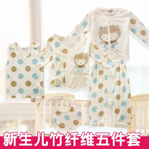 Coffret cadeau pour nouveau-né - Vêtements + Accessoires Ref 1960364