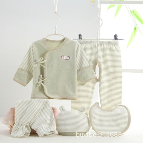 Coffret cadeau pour nouveau-né - Vêtements + Accessoires Ref 1960632