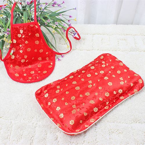 Coffret cadeau pour nouveau-né - Kit d'accessoires Oreillers + tablier Ref 1960851