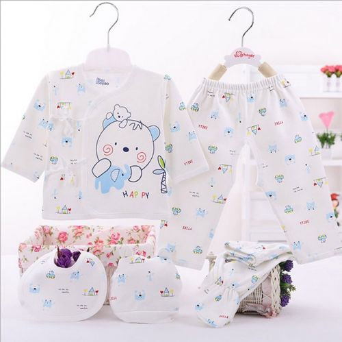 Coffret cadeau pour nouveau-né - Vêtements + Accessoires Ref 1961086