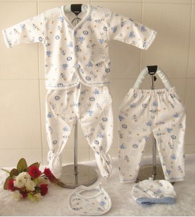 Coffret cadeau pour nouveau-né - Vêtements + Accessoires Ref 1962008