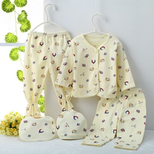 Coffret cadeau pour nouveau-né - Vêtements + Accessoires Ref 1962015