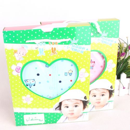 Coffret cadeau pour nouveau-né - Vêtements + Accessoires Ref 1962021