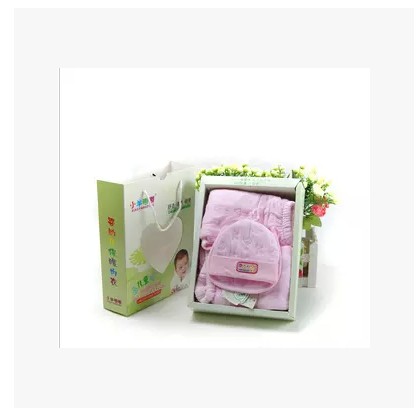 Coffret cadeau pour nouveau-né - Vêtements + Accessoires Ref 1962165