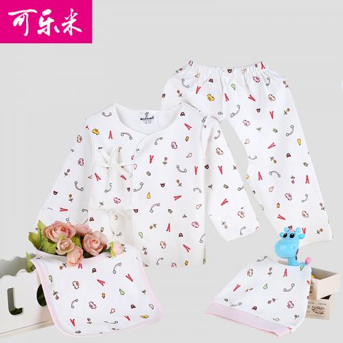 Coffret cadeau pour nouveau-né - Vêtements + Fournitures Ref 1962754