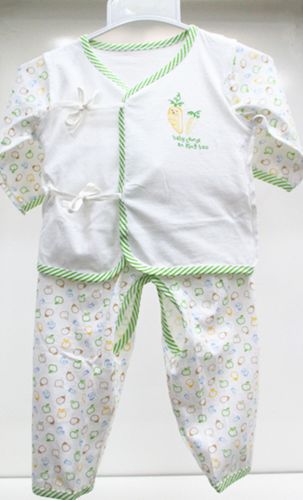 Coffret cadeau pour nouveau-né - Kit d'accessoires AYB0609 Ref 1962987