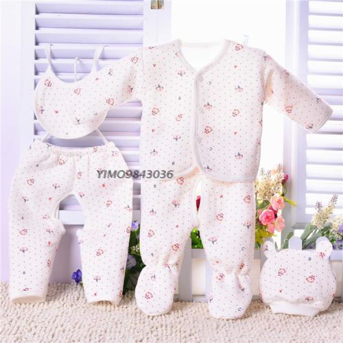 Coffret cadeau pour nouveau-né - Vêtements + Fournitures Ref 1963868