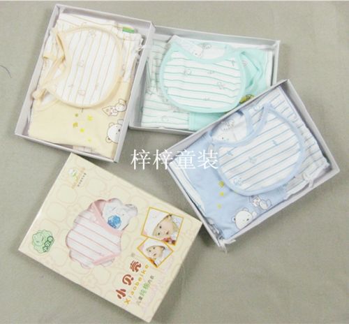 Coffret cadeau pour nouveau-né - Vêtements + Accessoires Ref 1964257