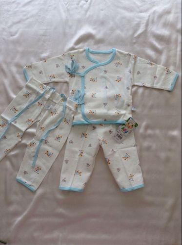 Coffret cadeau pour nouveau-né - Vêtements + Chaussures Accessoires Ref 1964409