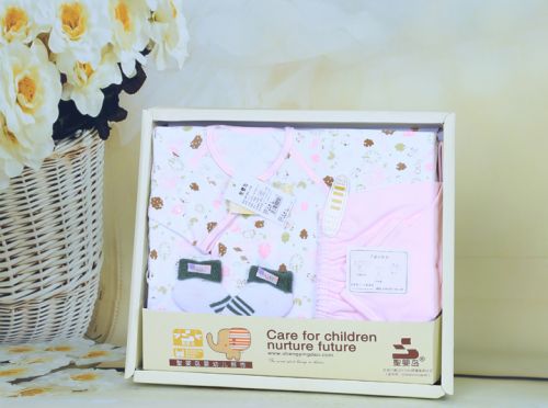 Coffret cadeau pour nouveau-né - vêtements Ref 1964467