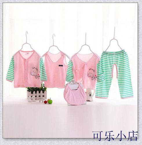 Coffret cadeau pour nouveau-né - Vêtements + Accessoires aed Ref 1964700