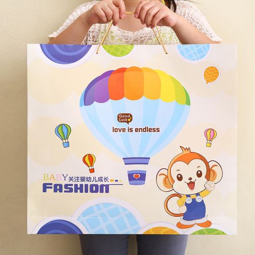 Coffret cadeau pour nouveau-né - Vêtements + Fournitures Voir la description Ref 1964702