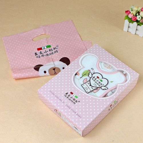 Coffret cadeau pour nouveau-né - Vêtements + Accessoires MN4 Ref 1965067